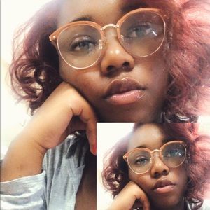 Meet your Posher, Moni